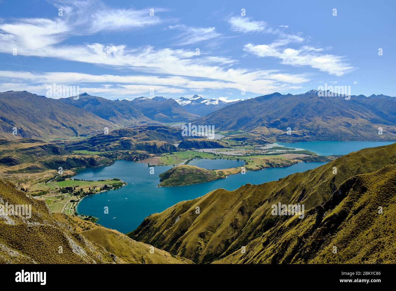 Vista sul lago Wanaka dalla vetta del Roy. Otago, Isola del Sud, Nuova Zelanda. Foto Stock