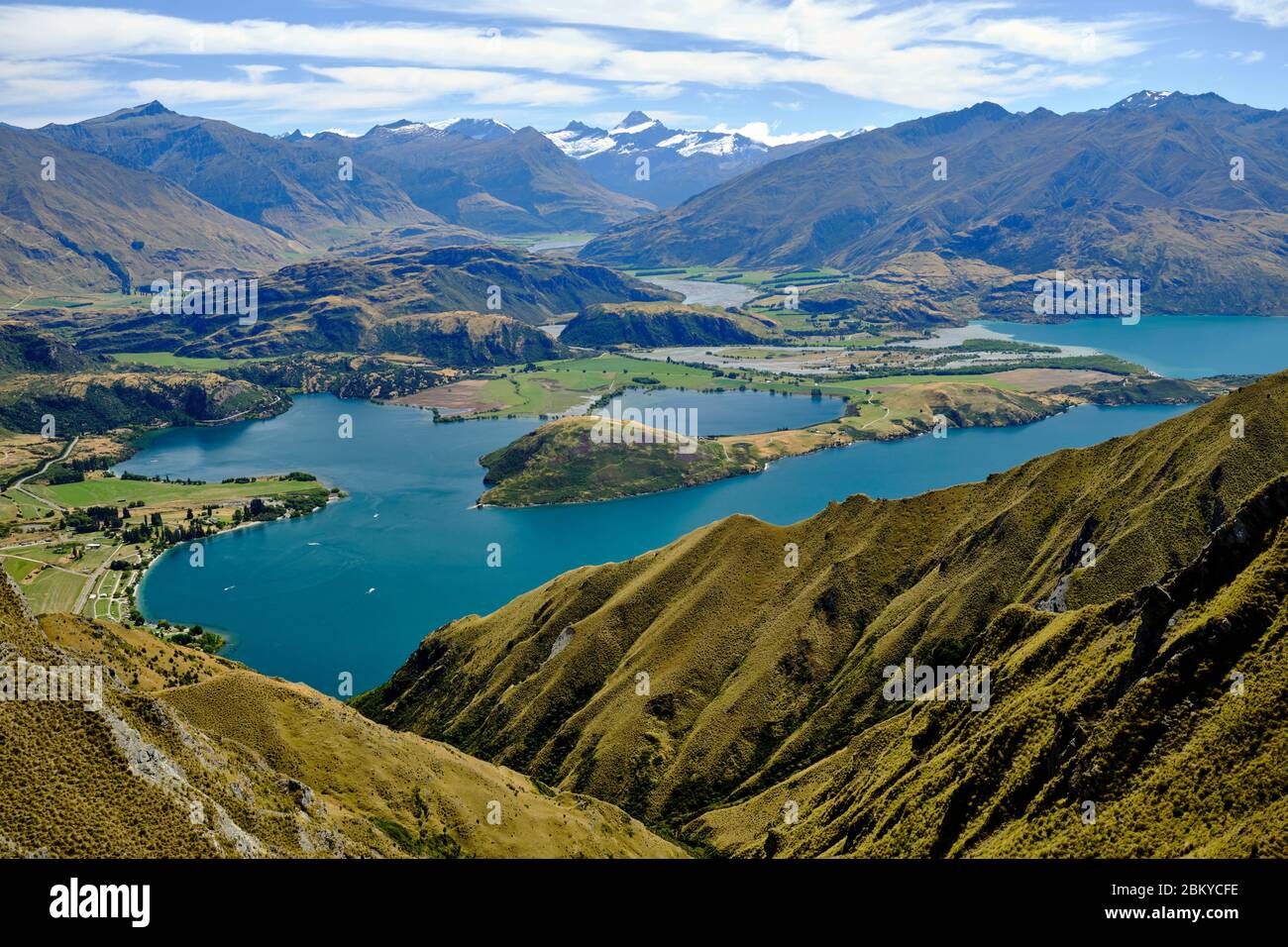 Vista sul lago Wanaka dalla vetta del Roy. Otago, Isola del Sud, Nuova Zelanda. Foto Stock