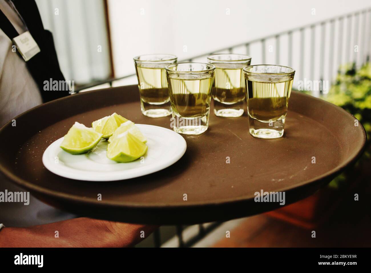 tequila shot e limone, bevanda messicana in città del messico Foto Stock
