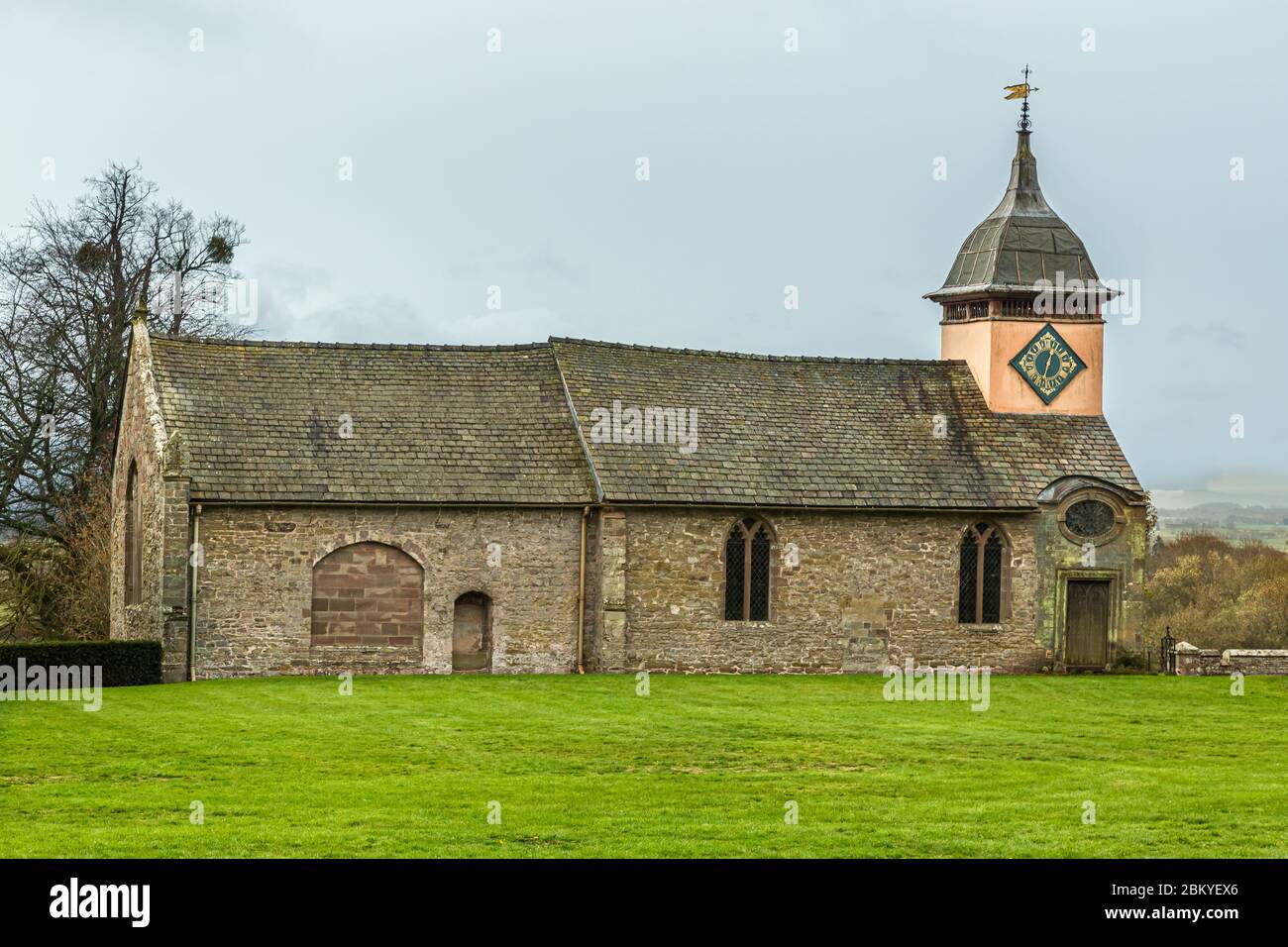 Herefordshire, Inghilterra, 3 aprile 2019: St. Michael's and All Angels Church, Croft Castle. Foto Stock