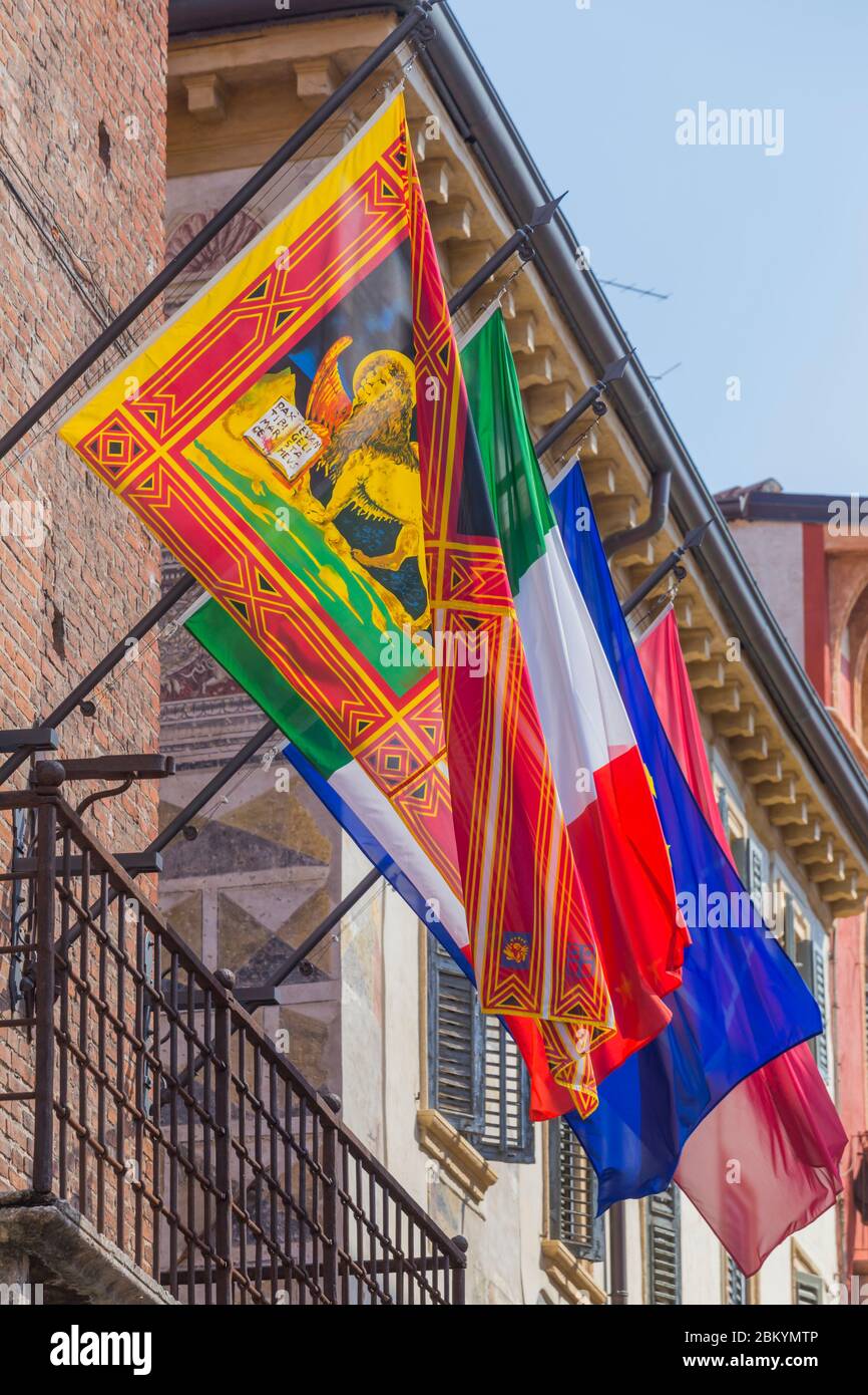 Bandiera del leone alato, Verona, Veneto, Italia Foto Stock