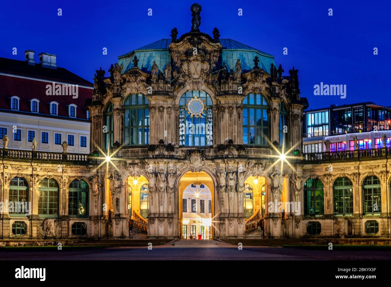 Dresda di notte | Dresda bei Nacht, Zwinger, architettura barocca Foto Stock