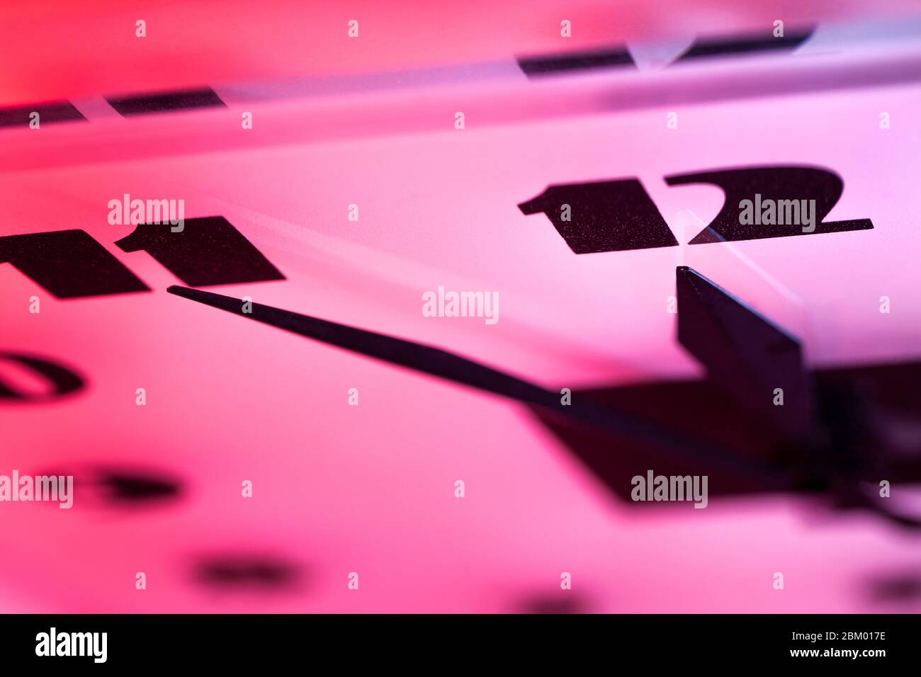 Un concetto da cinque a dodici significa che l'ultima volta conta per la gestione delle crisi o per un ultimatum Foto Stock