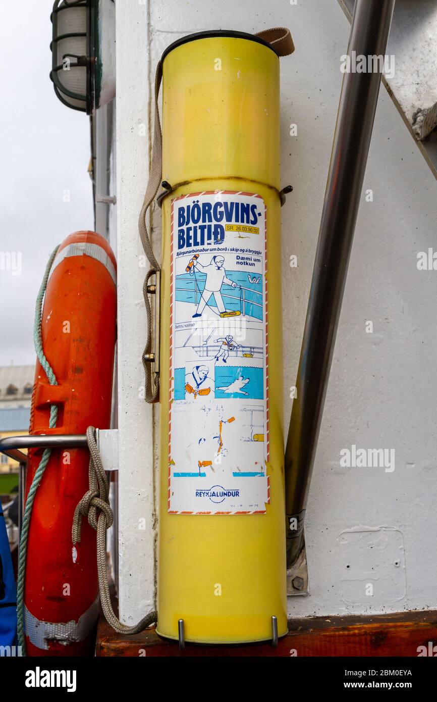 Un Björgvinsbeltið (cintura di vita e corda) sulla barca per l'avvistamento delle balene dei Gentle Giants Faldur nella baia di Skjálfandi, Husavik, Islanda. Foto Stock