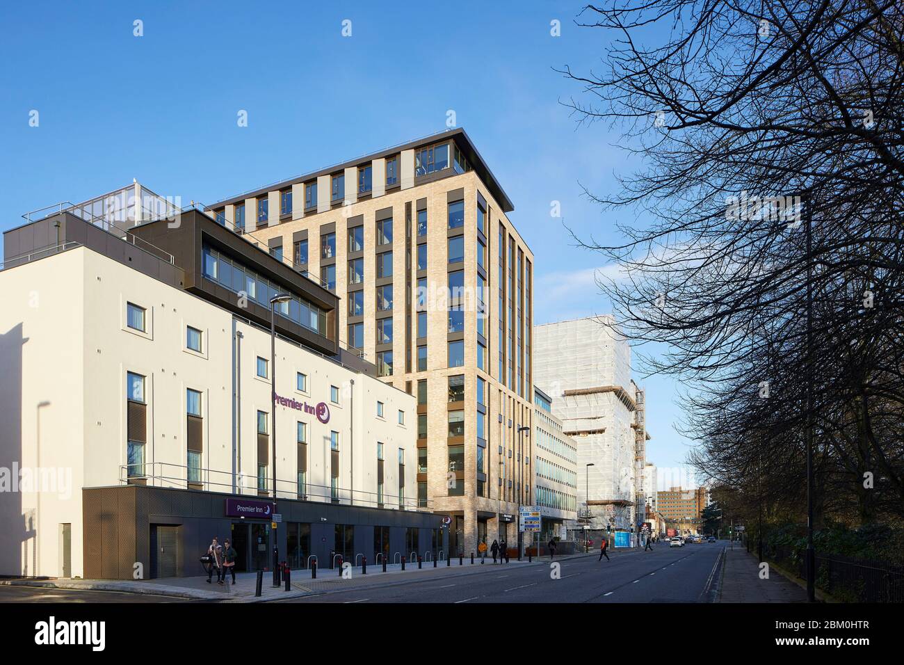 Esterno visto verso est. Cumberland Place, Southampton, Regno Unito. Architetto: O'Connell East Architects, 2019. Foto Stock