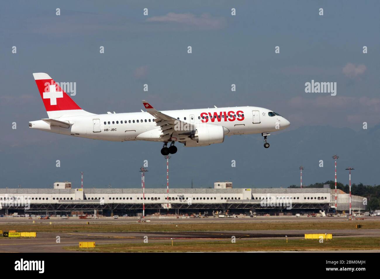 HB-JBC Swiss International Air Lines Bombardier Serie CS100 (BD-500-1A10) Airbus A220-100 a Malpensa (MXP / LIMC), Milano, Italia Foto Stock