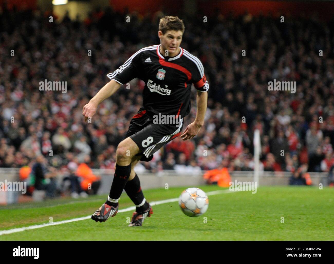 LONDRA, UK 02 APRILE: Steven Gerrard di Liverpool durante la finale del quarto della Champion League UEFA, prima tappa tra l'Arsenal e Liverpool allo stadio Emirates, Foto Stock