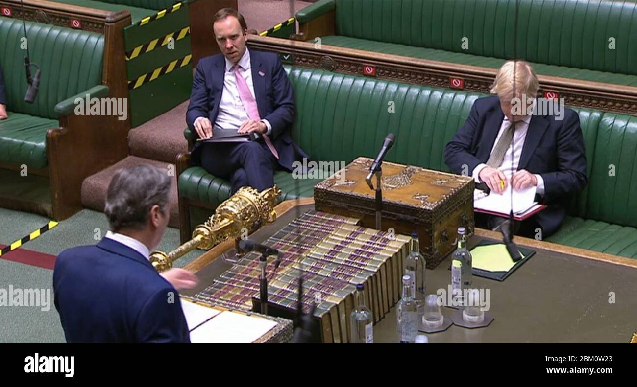 Il leader del lavoro Sir Keir Starmer parla durante le Domande del primo Ministro alla Camera dei Comuni di Londra. Foto Stock