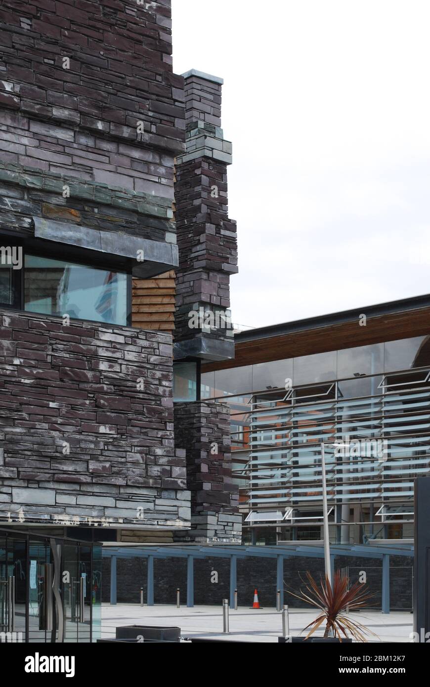 Centro artistico di sviluppo Slate Copper Wales Millennium Centre, Bute Place, Cardiff CF10 5AL di Percy Thomas Partnership Jonathan Adams Foto Stock