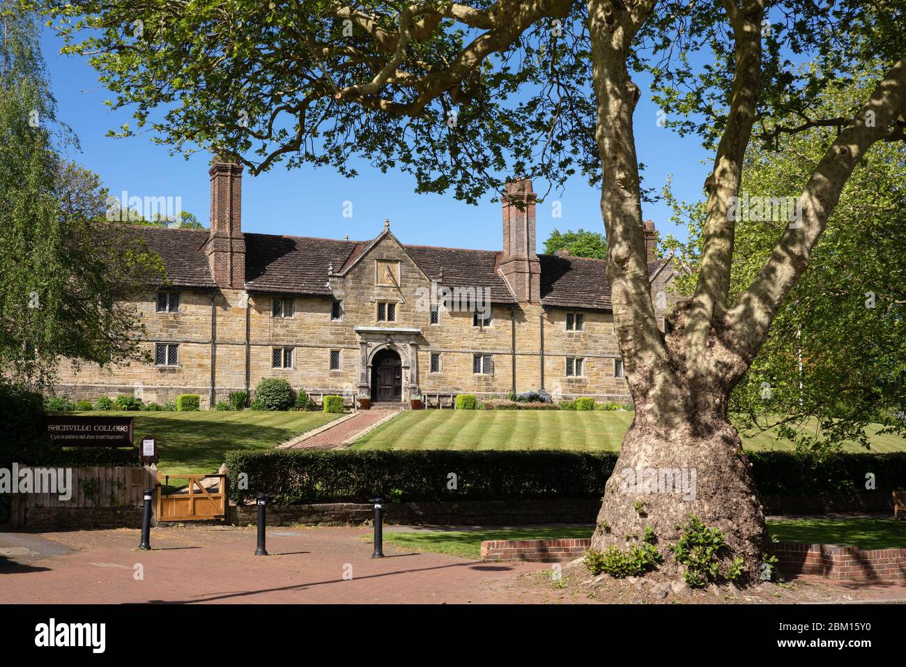 EAST GRINSTEAD, WEST SUSSEX/UK - 5 MAGGIO : Vista del Sackville College East Grinstead West Sussex il 5 maggio 2020 Foto Stock