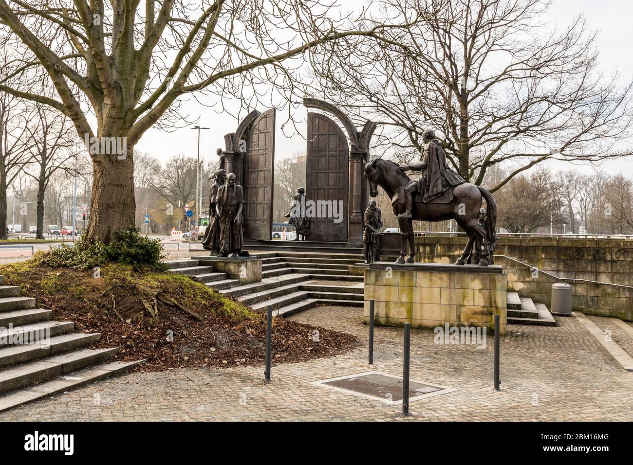 Hannover, Germania. Il Denkmal der Gottinger Sieben (Monumento ai sette di Gottingen), un complesso di sculture dedicato a sette professori universitari Foto Stock