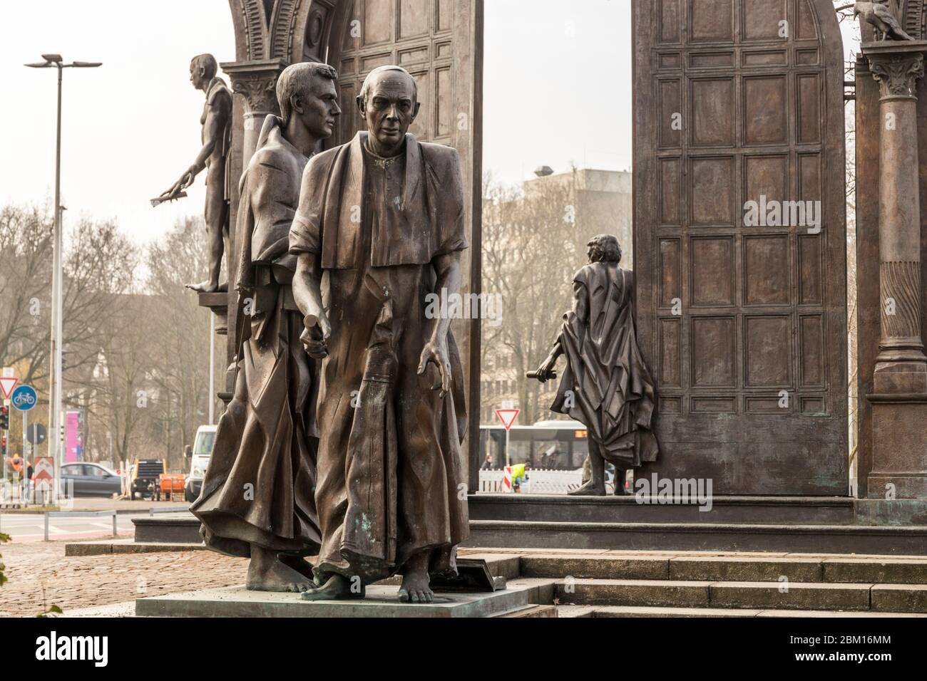 Hannover, Germania. Il Denkmal der Gottinger Sieben (Monumento ai sette di Gottingen), un complesso di sculture dedicato a sette professori universitari Foto Stock