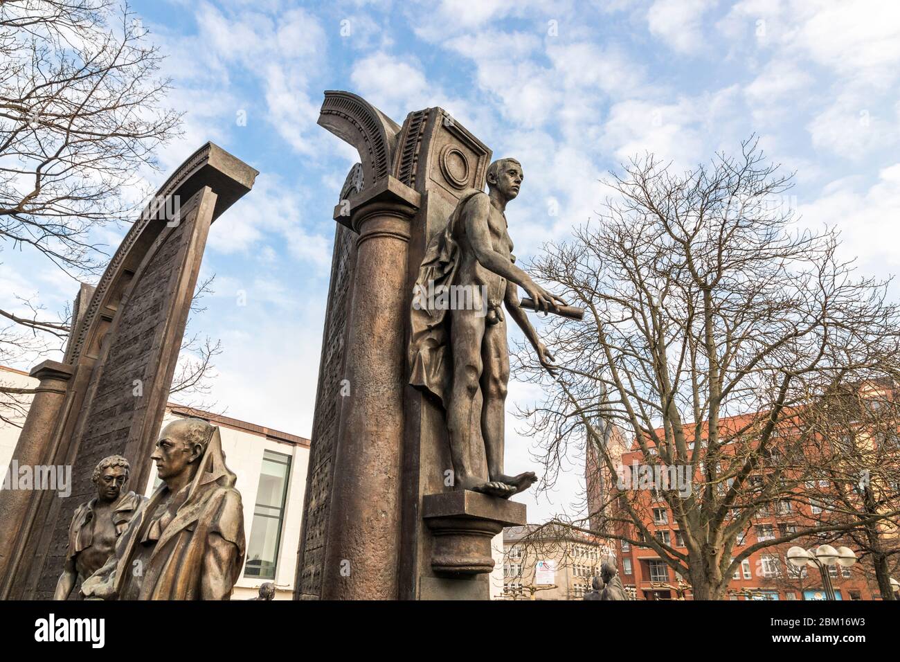 Hannover, Germania. Il Denkmal der Gottinger Sieben (Monumento ai sette di Gottingen), un complesso di sculture dedicato a sette professori universitari Foto Stock