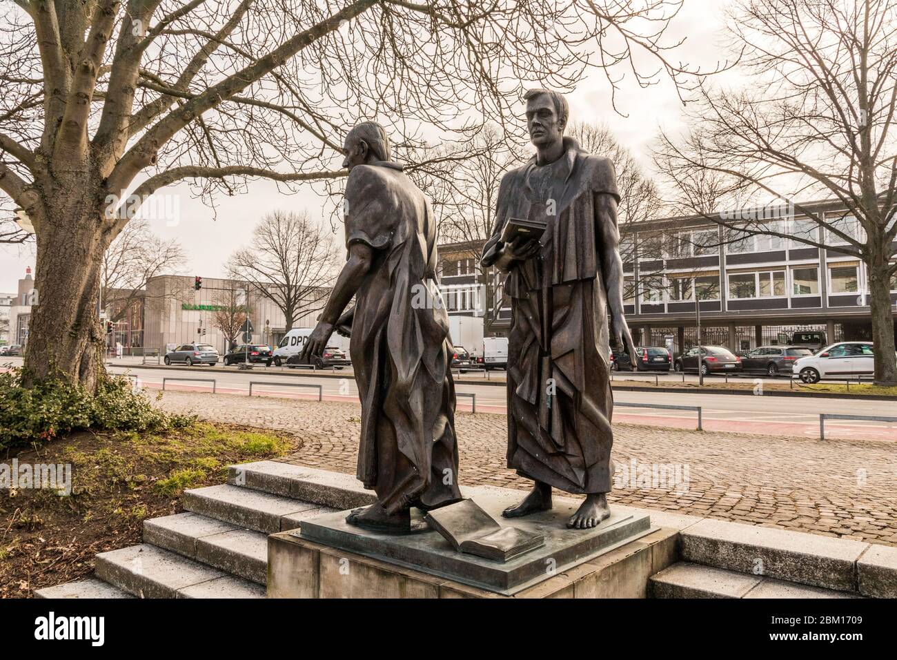 Hannover, Germania. Il Denkmal der Gottinger Sieben (Monumento ai sette di Gottingen), un complesso di sculture dedicato a sette professori universitari Foto Stock