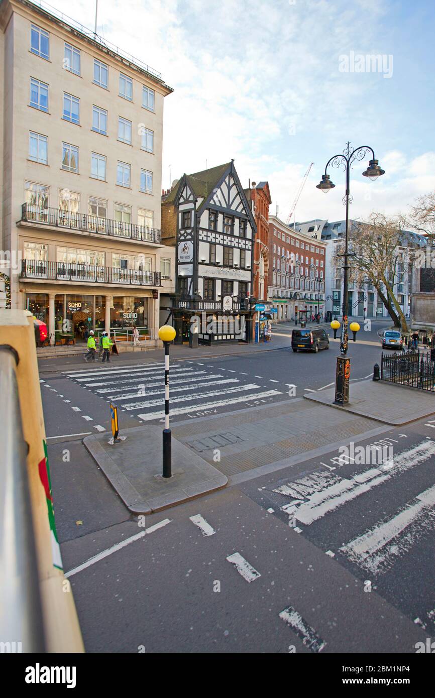 The George Pub (vista dall'esterno), The Strand. Londra, Foto Stock