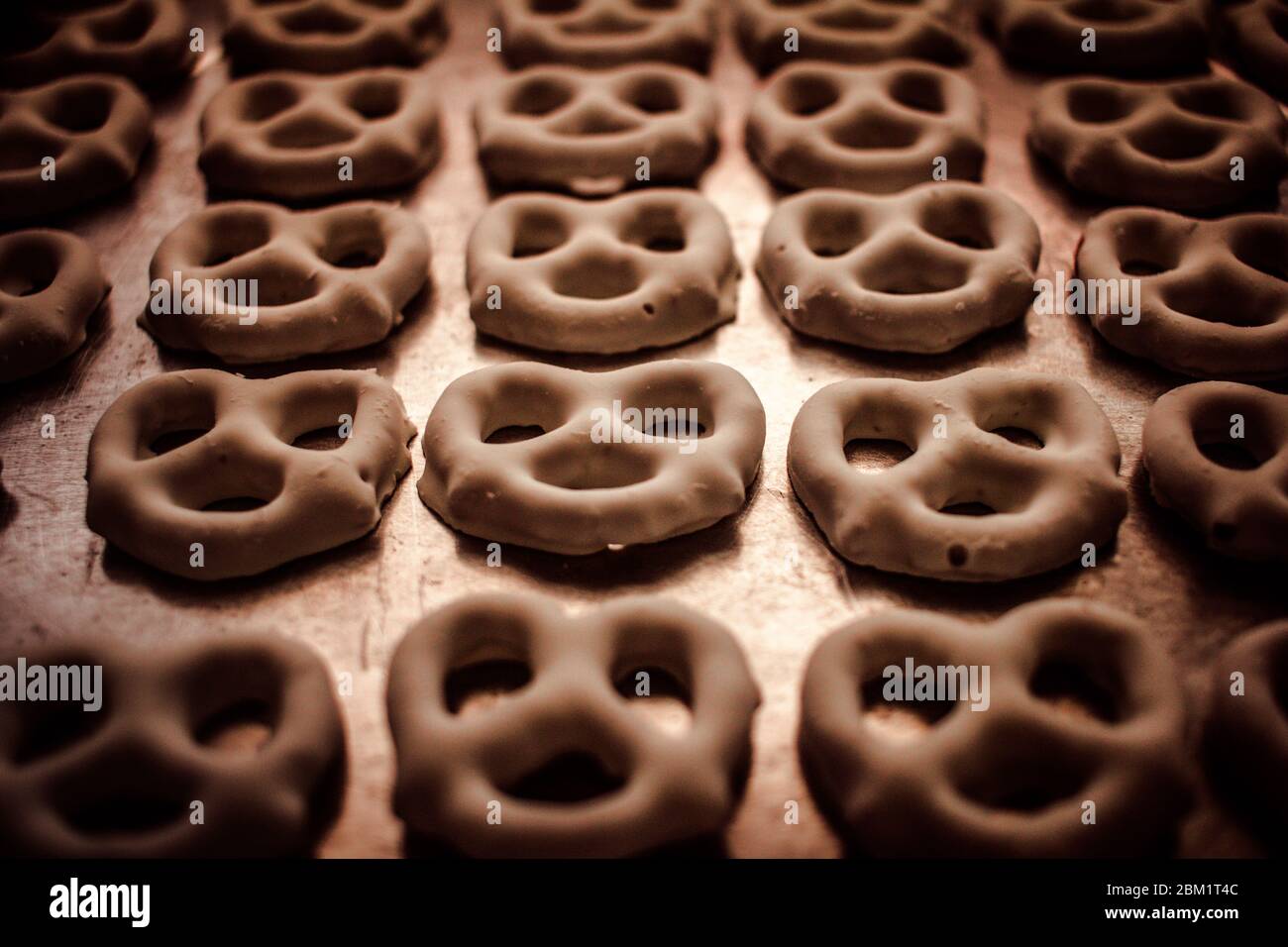 lotto di yogurt coperto pretzel Foto Stock