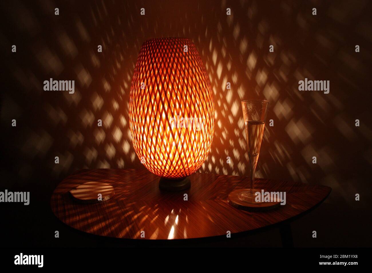 Bella luce di posizione con crocetta ombra e luce Foto Stock