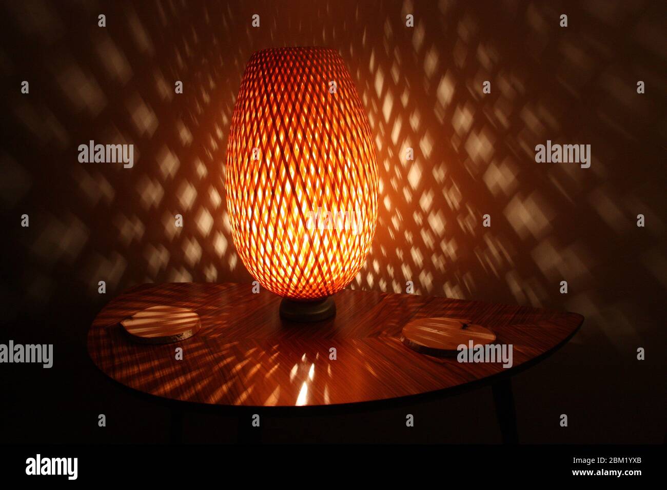 Bella luce di posizione con crocetta ombra e luce Foto Stock