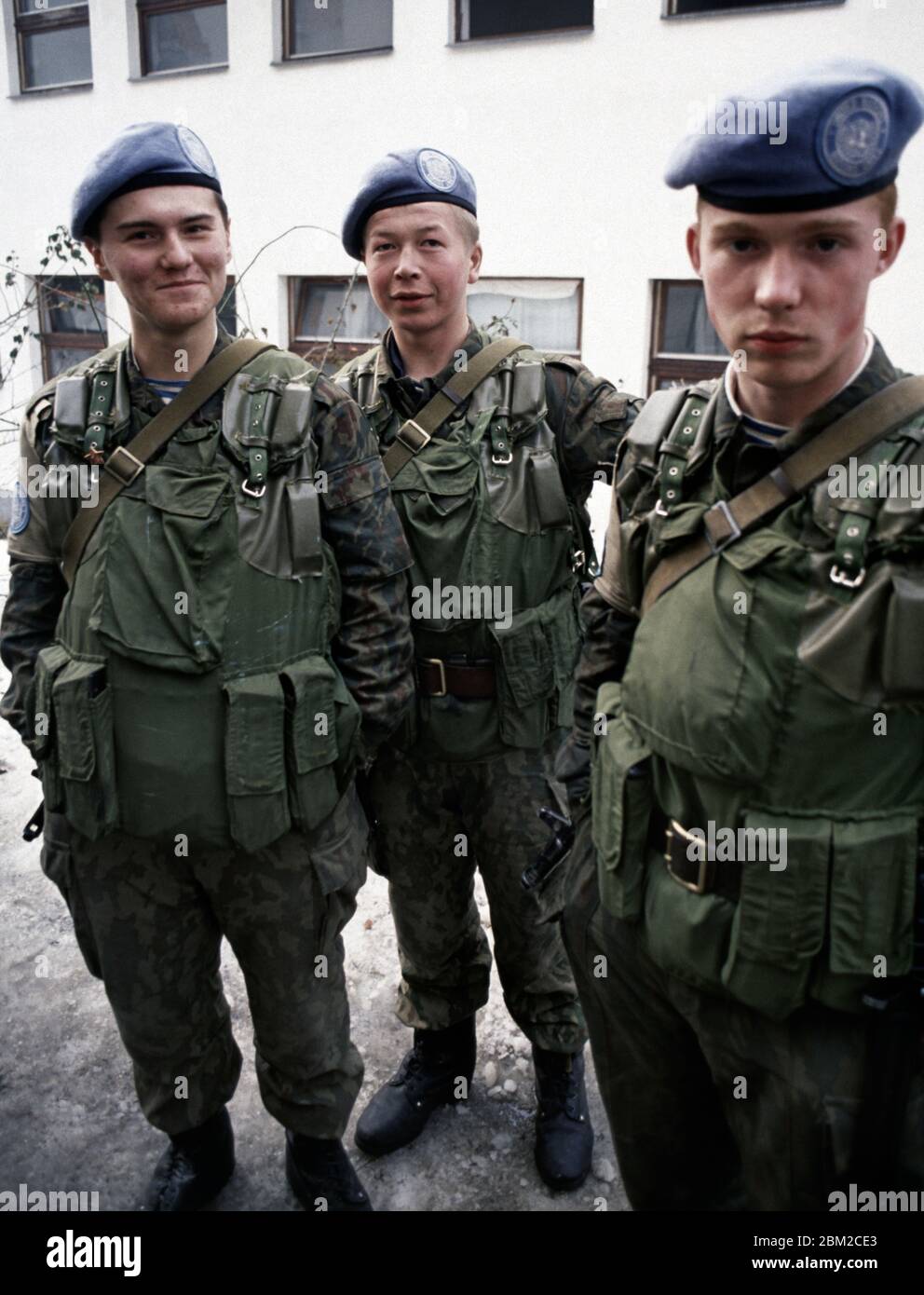 23 febbraio 1994 durante l'assedio di Sarajevo: Soldati delle forze aeree russe (VDV) sono appena arrivati alle loro caserme a Grbavica, una zona bosniaca-serba di Sarajevo. Foto Stock