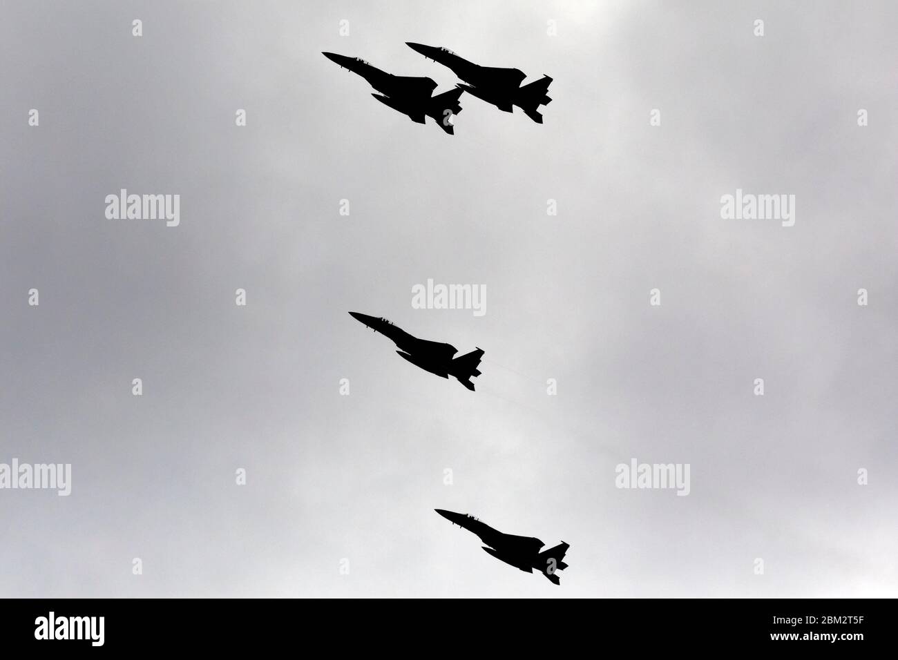 Quattro aerei da combattimento F-15 in formazione che sorvolano Boston Massachusetts Foto Stock