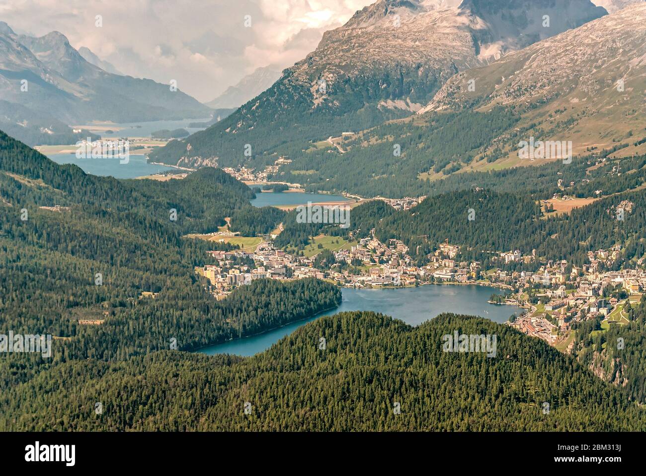 Vista da Muottas Muragl verso San Moritz e Silvaplana, Engadina, Svizzera Foto Stock