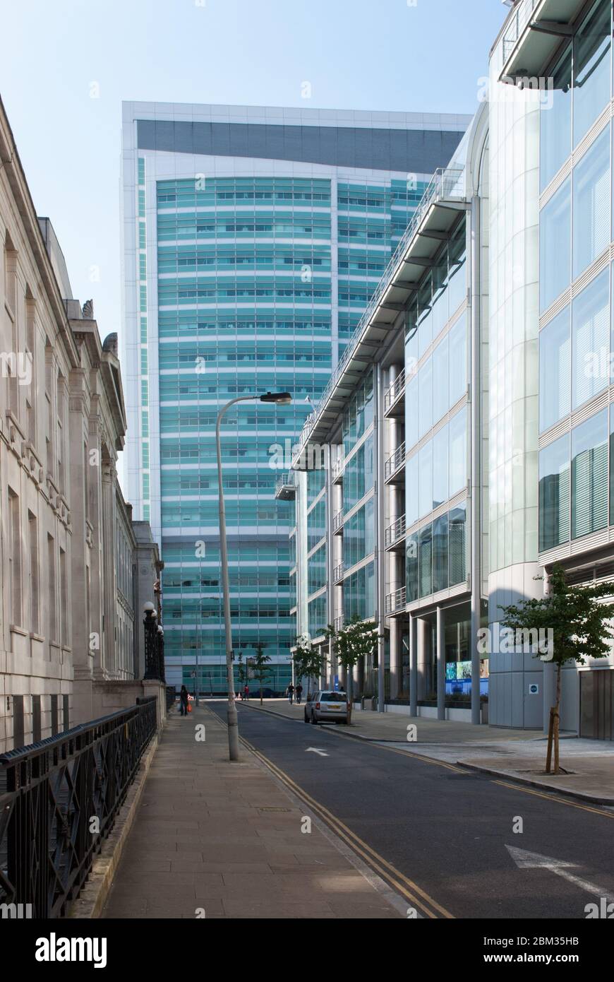 Wellcome Trust & UCLH 215 Euston Road/ Gower Place, Bloomsbury, Londra NW1 2BE by Hopkins Architects & Llewelyn Davies Yeang Foto Stock