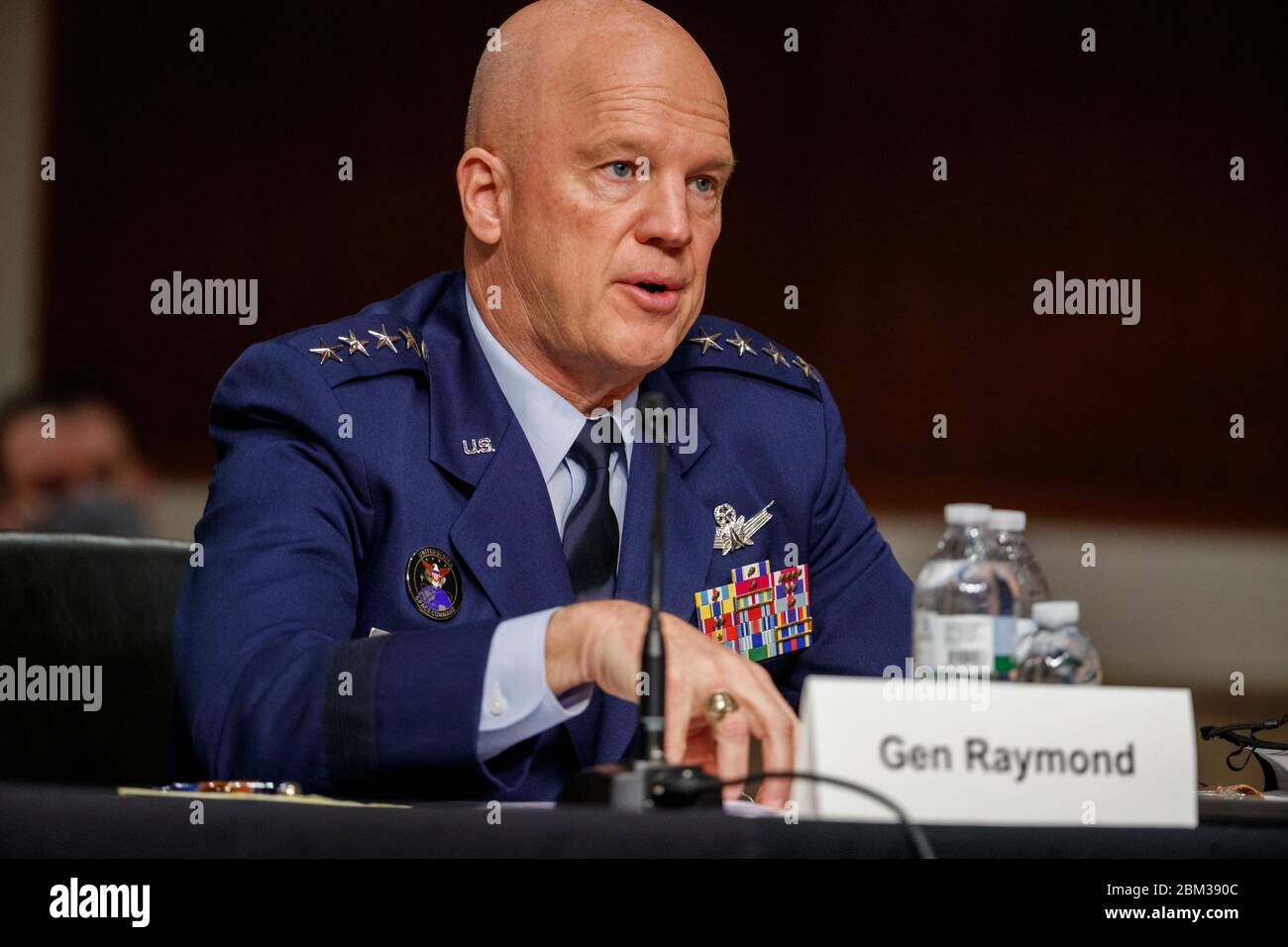 Il capo delle operazioni spaziali presso la forza spaziale statunitense John Raymond testimonia prima dell'audizione del Comitato dei servizi armati del Senato degli Stati Uniti sulla politica dello spettro della difesa e l'impatto della decisione Ligado della Commissione federale delle comunicazioni sulla sicurezza nazionale durante la pandemia di coronavirus COVID-19 a Capitol Hill a Washington, DC, USA, 06 maggio 2020.Credit: Shawn Thew/Pool via CNP /MediaPunch Foto Stock