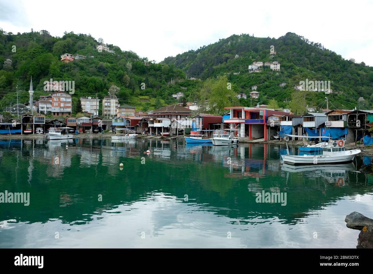 Provincia di Trabzon Sürmene distretto balıklı villaggio porto Foto Stock