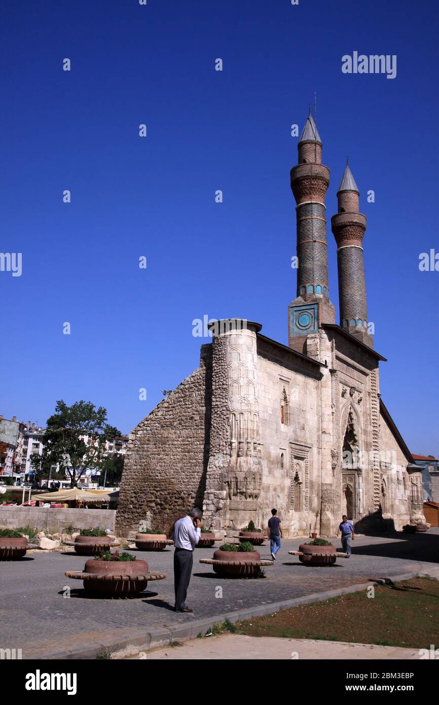 Il Double Minaret Madrasa di Sivas è un lavoro di 750 anni Foto Stock