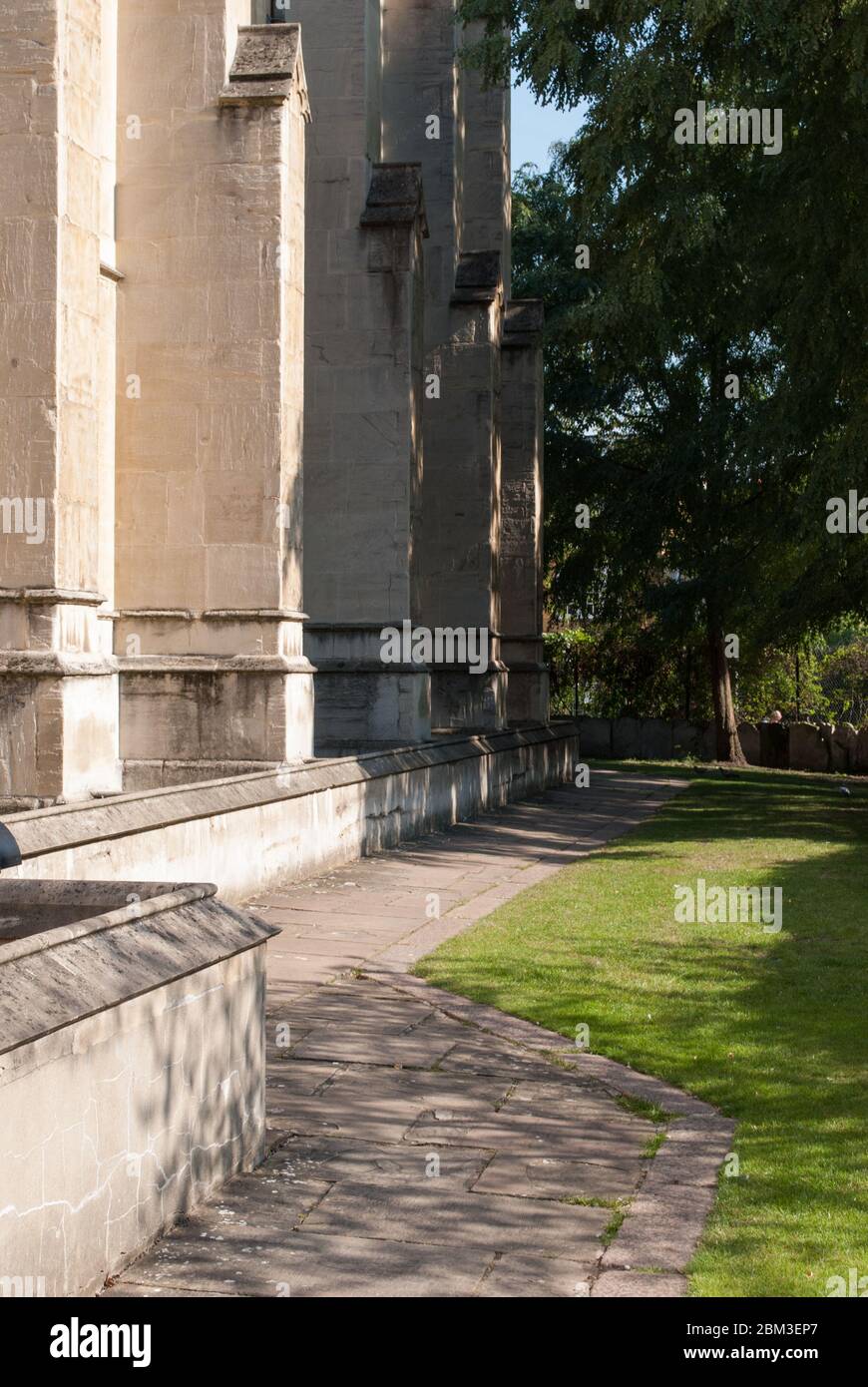 Architettura gotica Revival bagno religioso pietra dettaglio St Luke's & Christ Church, Sydney Street, Londra, SW3 6NH di James Savage Foto Stock