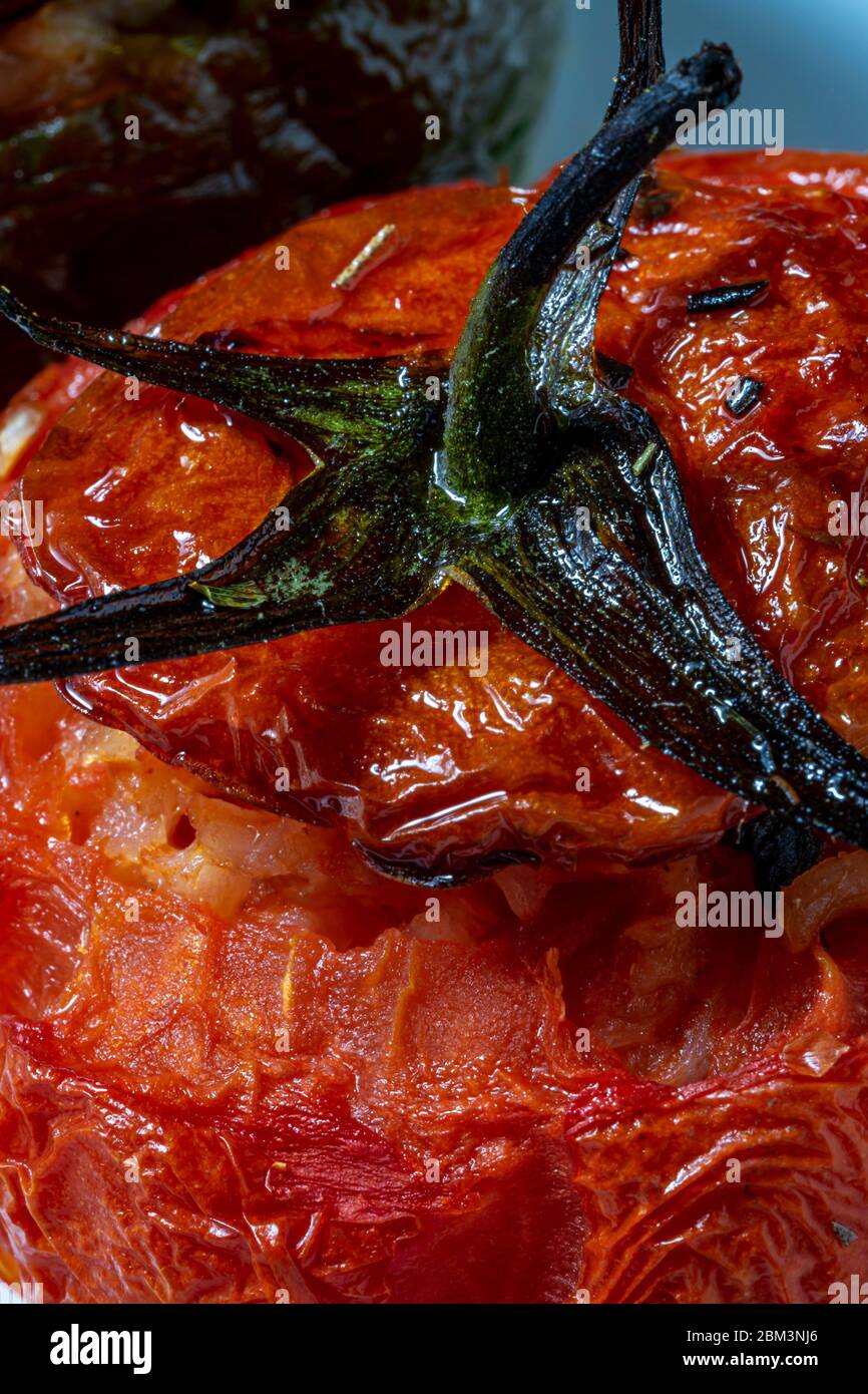 Pomodoro ripieno di vegano Foto Stock