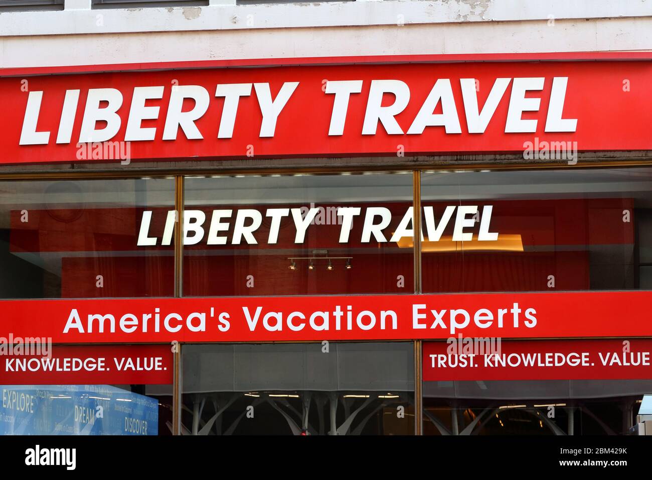 Liberty Travel, 269 Madison Ave, New York, New York. Negozio esterno di un'agenzia di viaggi a Midtown Manhattan. Foto Stock
