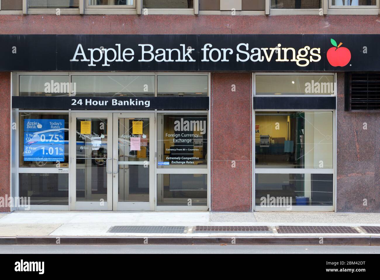 Apple Bank, 110 Church Street, New York, NYC foto di una filiale bancaria nel quartiere Tribeca di Manhattan Foto Stock