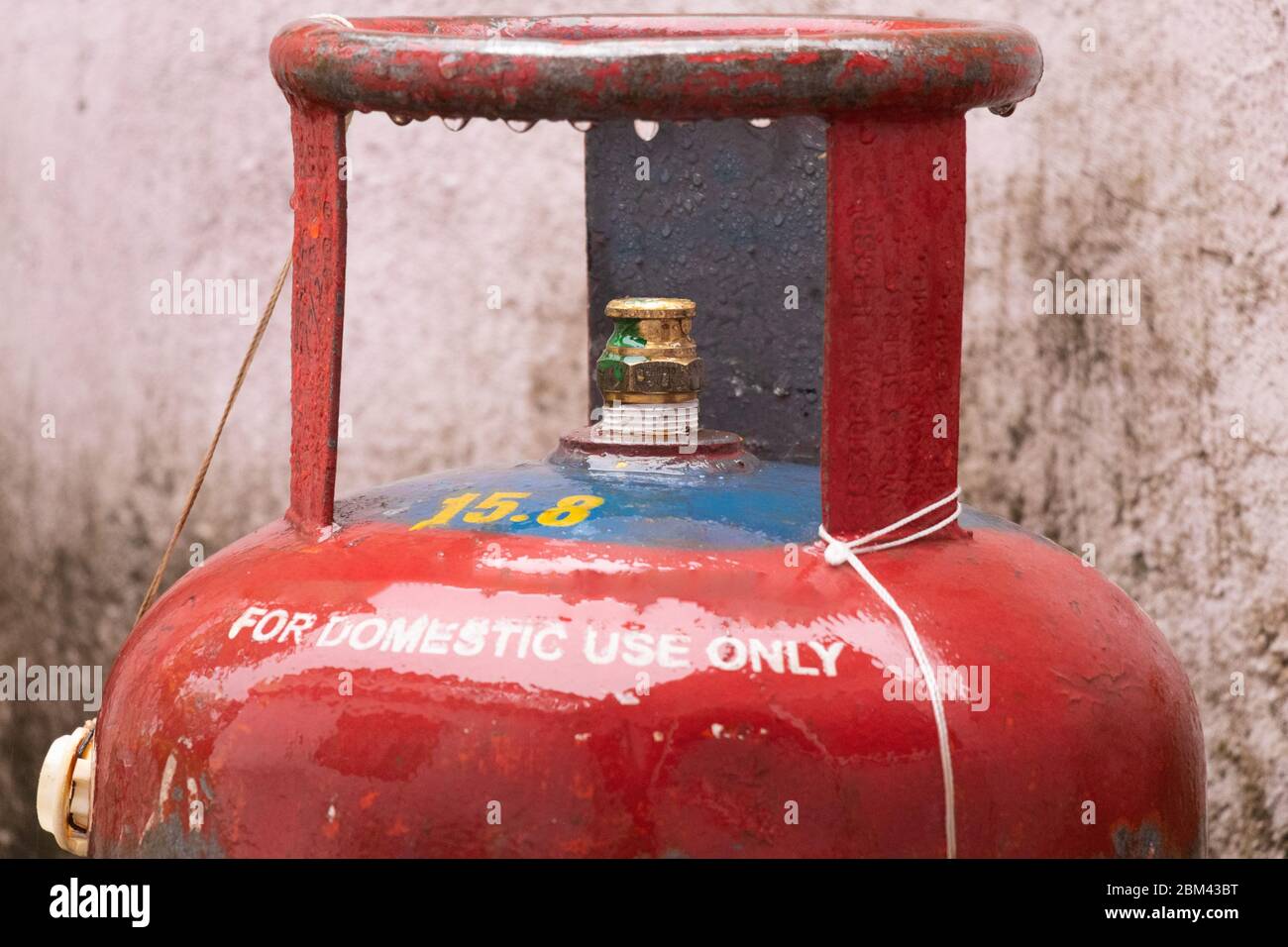 Primo piano della bombola GPL Domatic con tappo aperto. Foto Stock