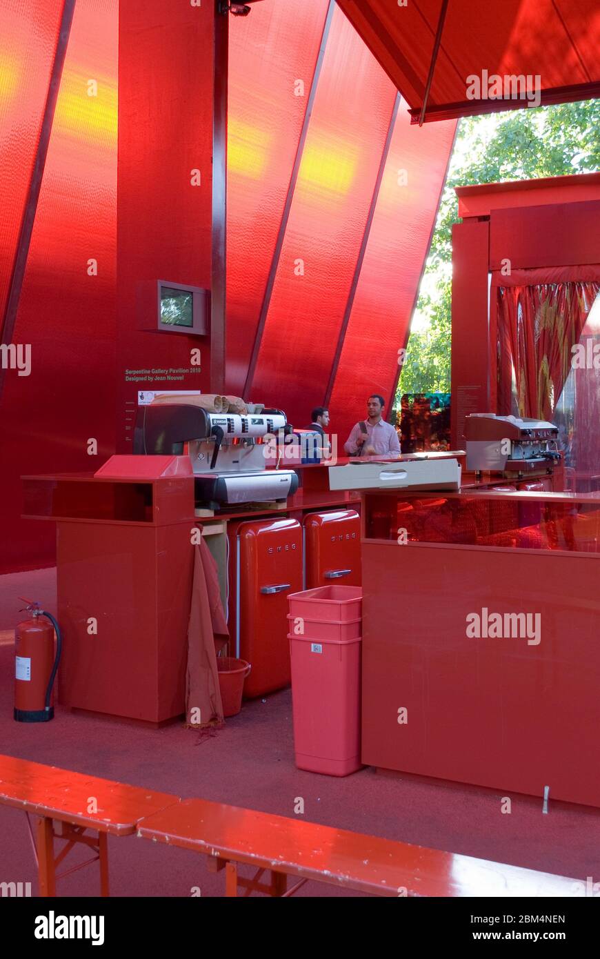 Summer Pavilion Serpentine Galleries Serpentine Pavilion 2010, Kensington Gardens, London, W2 3XA di Jean Nouvel Foto Stock