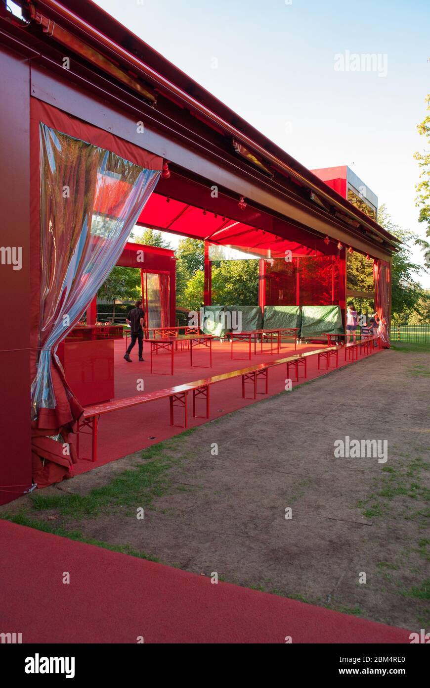 Summer Pavilion Serpentine Galleries Serpentine Pavilion 2010, Kensington Gardens, London, W2 3XA di Jean Nouvel Foto Stock