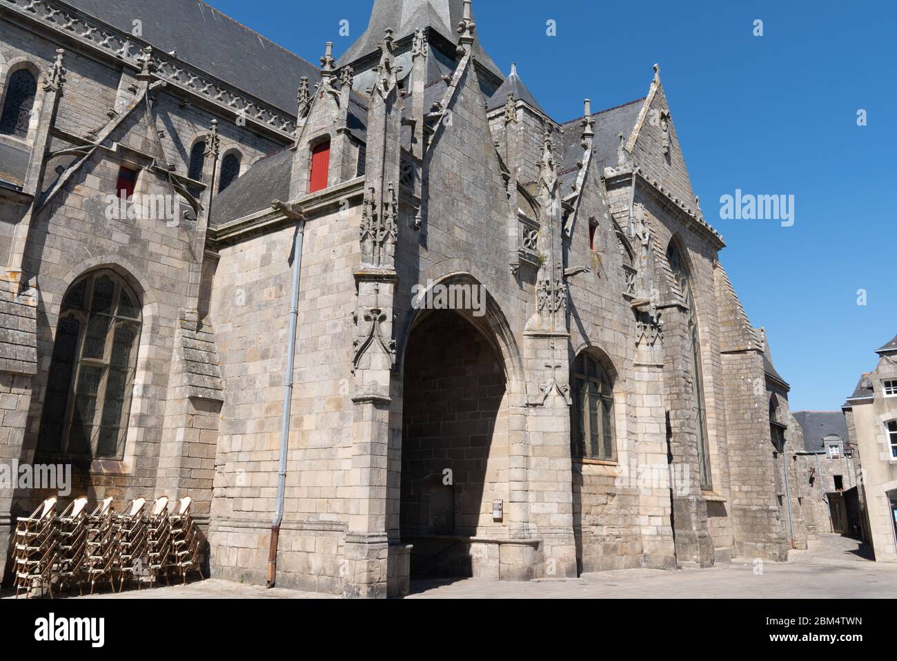 Mura medievali chiesa in pietra grigia Notre-Dame-la-Blanche de Guerande Francia Foto Stock