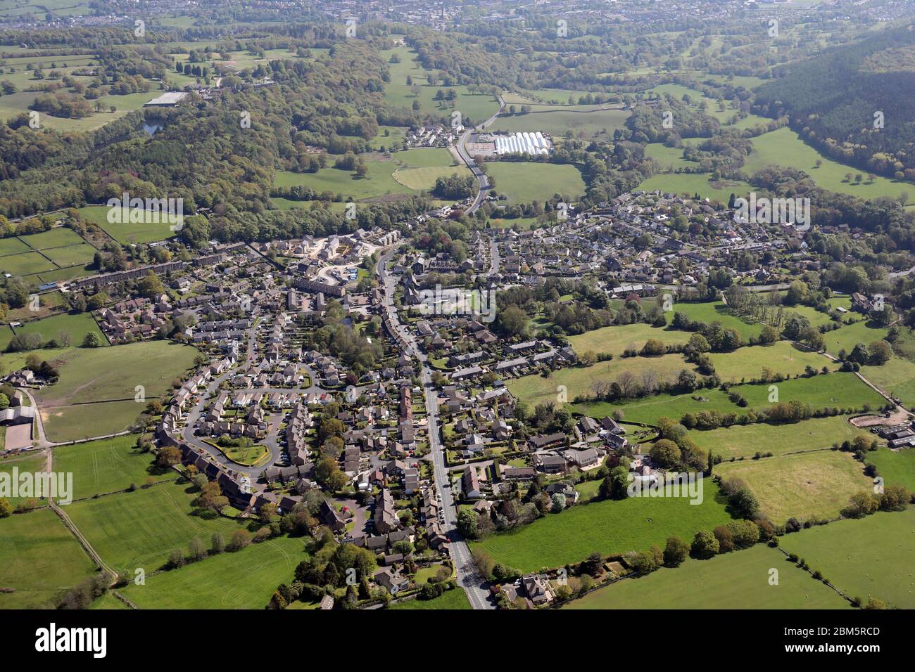 Veduta aerea del villaggio di Harden vicino a Bingley, West Yorkshire Foto Stock