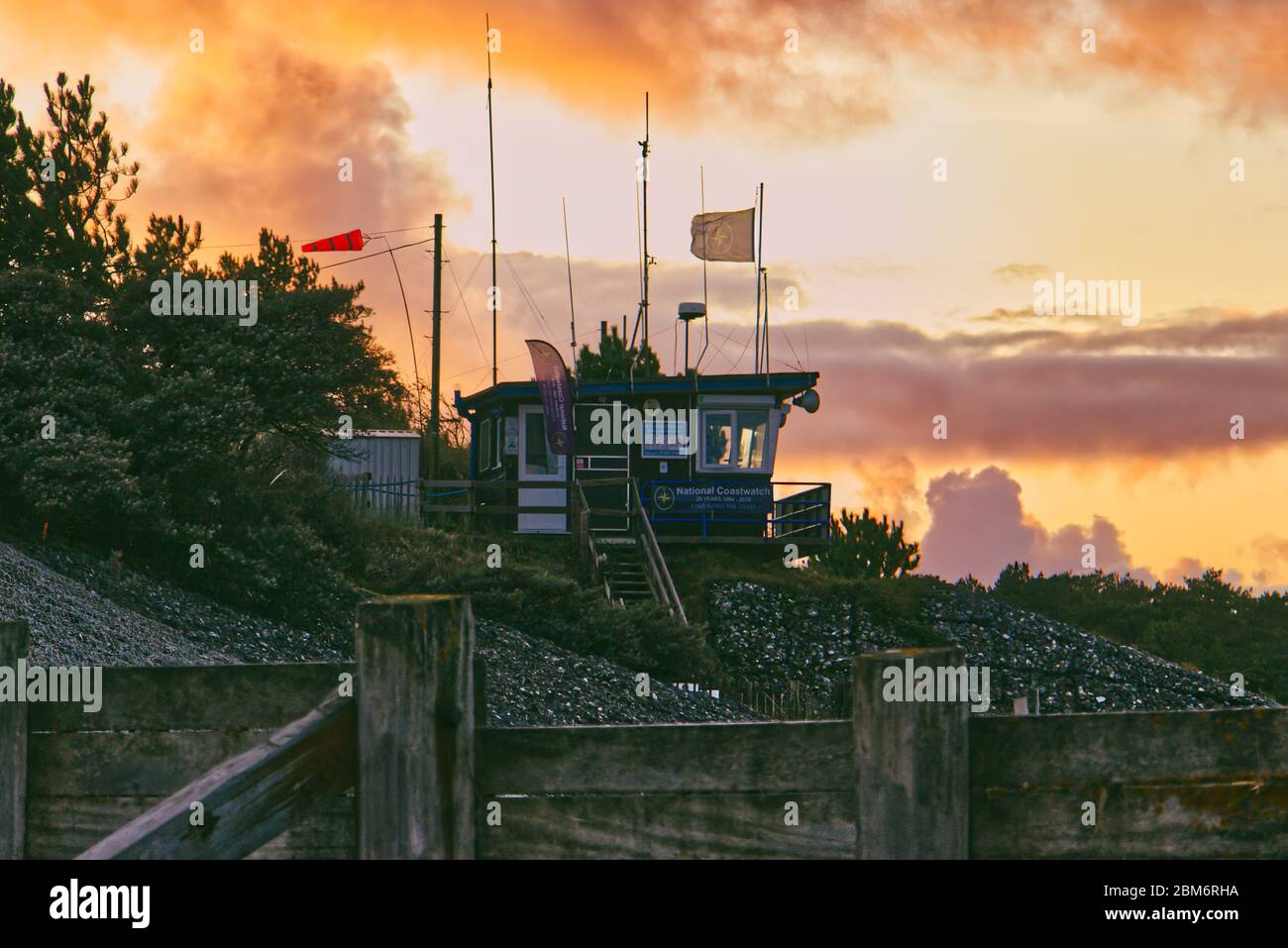 Stazione di osservazione National Coastwatch al tramonto, Wells-NEXT-the-Sea, Norfolk, UK Foto Stock