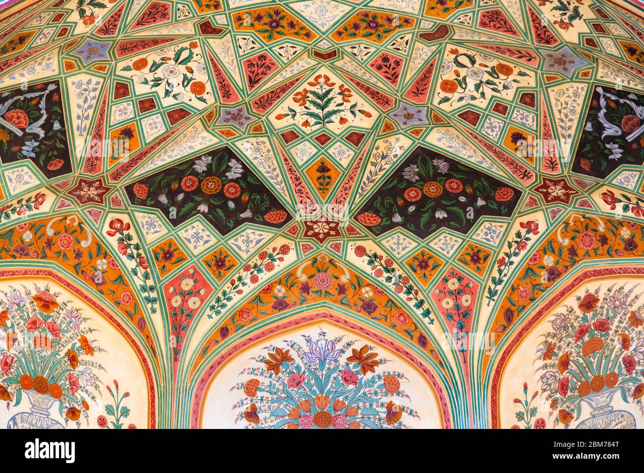 Particolare della decorazione ornata di un cortile Amber Fort, Jaipur, India Foto Stock