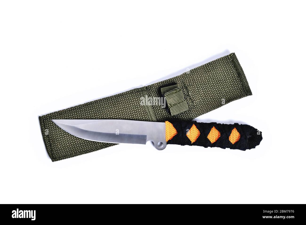 lancio coltello e scatola verde su sfondo bianco primo piano Foto Stock