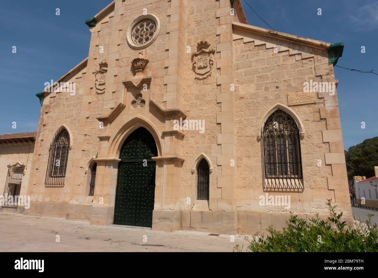 Facciata della vecchia chiesa Foto Stock
