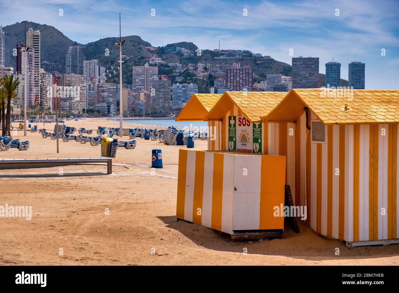 Benidorm, Alicante Spagna, 4.5.2020, corona crisi: Bagnino abbandonato casa sulla spiaggia di Playa Levante Foto Stock
