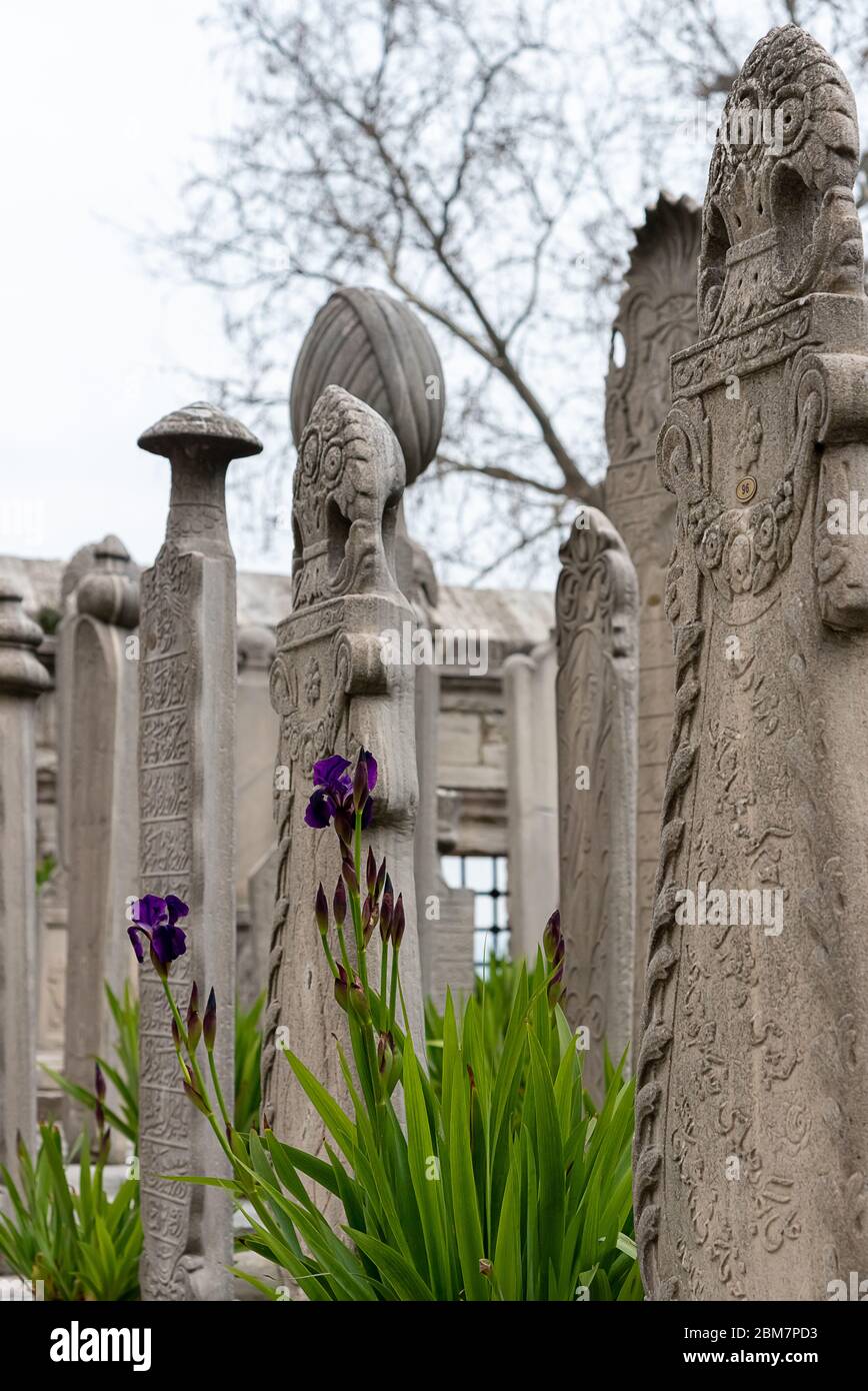 22 febbraio 2018: Lapide nel cimitero della Moschea Suleymaniye, Istanbul, Turchia Foto Stock