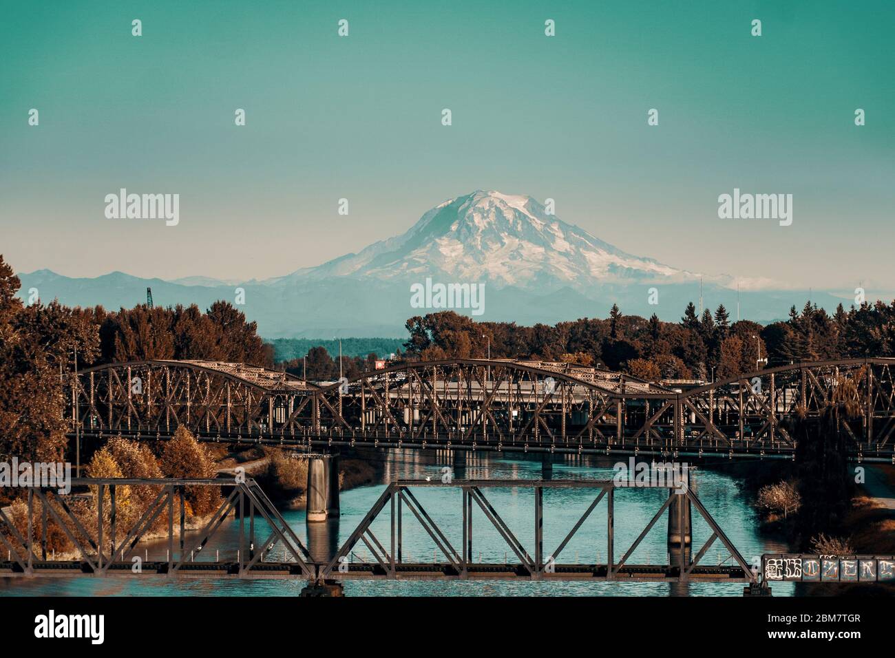 Paesaggio vicino Seattle con il Monte Rainier sullo sfondo Foto Stock