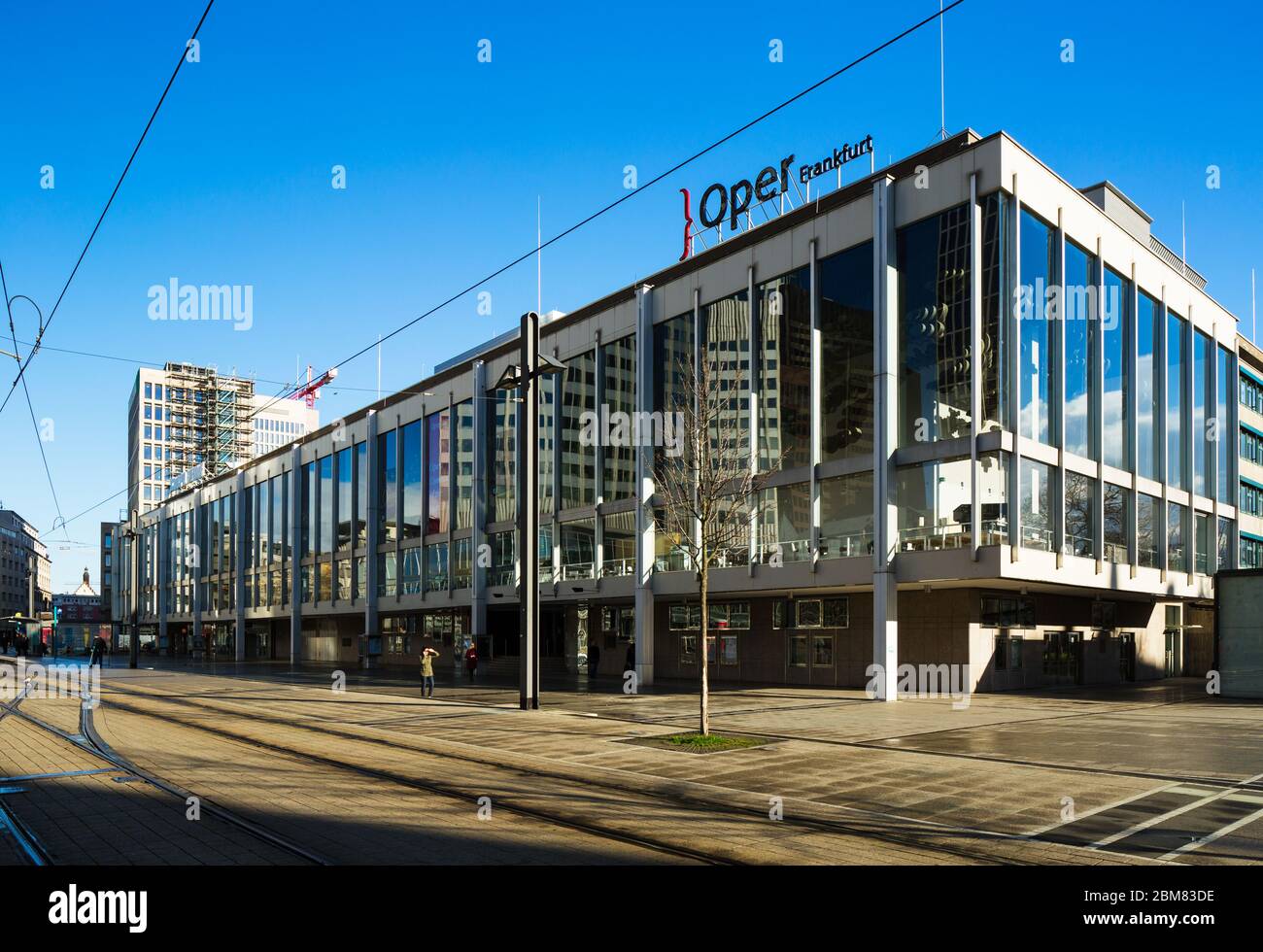 L'Opern- und Schauspielhaus presso la Willy-Brandt-Platz nel centro di Francoforte sul meno, in Germania. Foto Stock