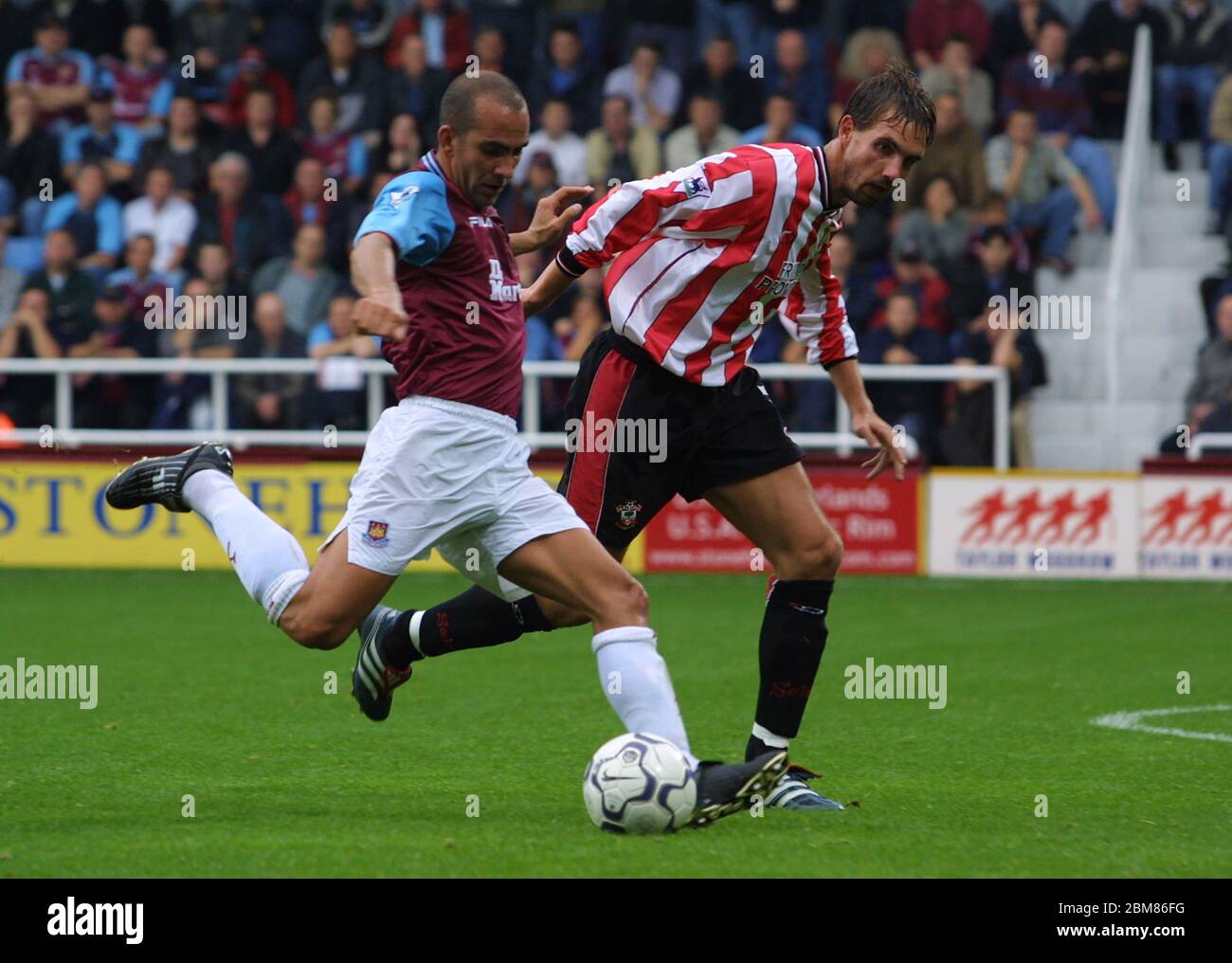 LONDRA, UK, OTTOBRE 20: Paolo di Canio del West Ham si unì durante la Barclaycard Premiership tra West Ham United e Southampton a Boleyn Ground, UPT Foto Stock