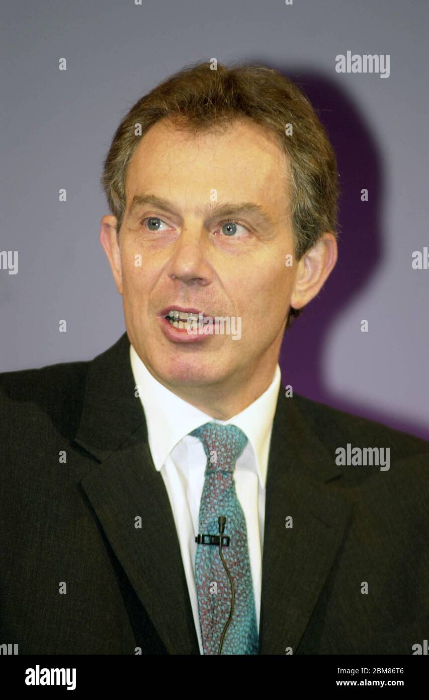 Un giovane Primeminister Tony Blair, si rivolge a scuola a Legh, Greater Manchester nel 2002 .Pic Ray Bradbury Foto Stock