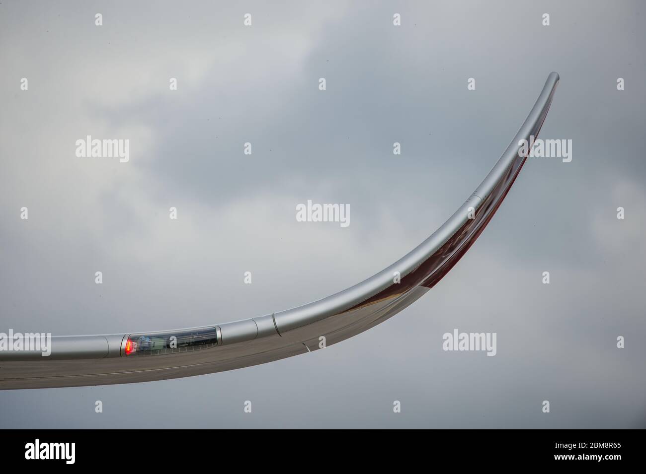 Glasgow, Regno Unito. 25 agosto 2019. Velivolo Virgin Atlantic Airbus A350-1000 visto all'aeroporto internazionale di Glasgow per l'addestramento dei piloti. Il nuovissimo jumbo jet di Virgin vanta un nuovo e sorprendente spazio sociale "loft" con divani in business class, e adornato in modo appropriato dalla registrazione G-VLUX. L'intero aeromobile avrà anche accesso a Wi-Fi ad alta velocità. Virgin Atlantic ha ordinato un totale di 12 Airbus A350-1000s. Tutti i paesi sono programmati per aderire alla flotta entro il 2021 in un ordine del valore stimato di 4.4 miliardi di dollari (£3.36 miliardi). Credit: Colin Fisher/Alamy Live News. Foto Stock