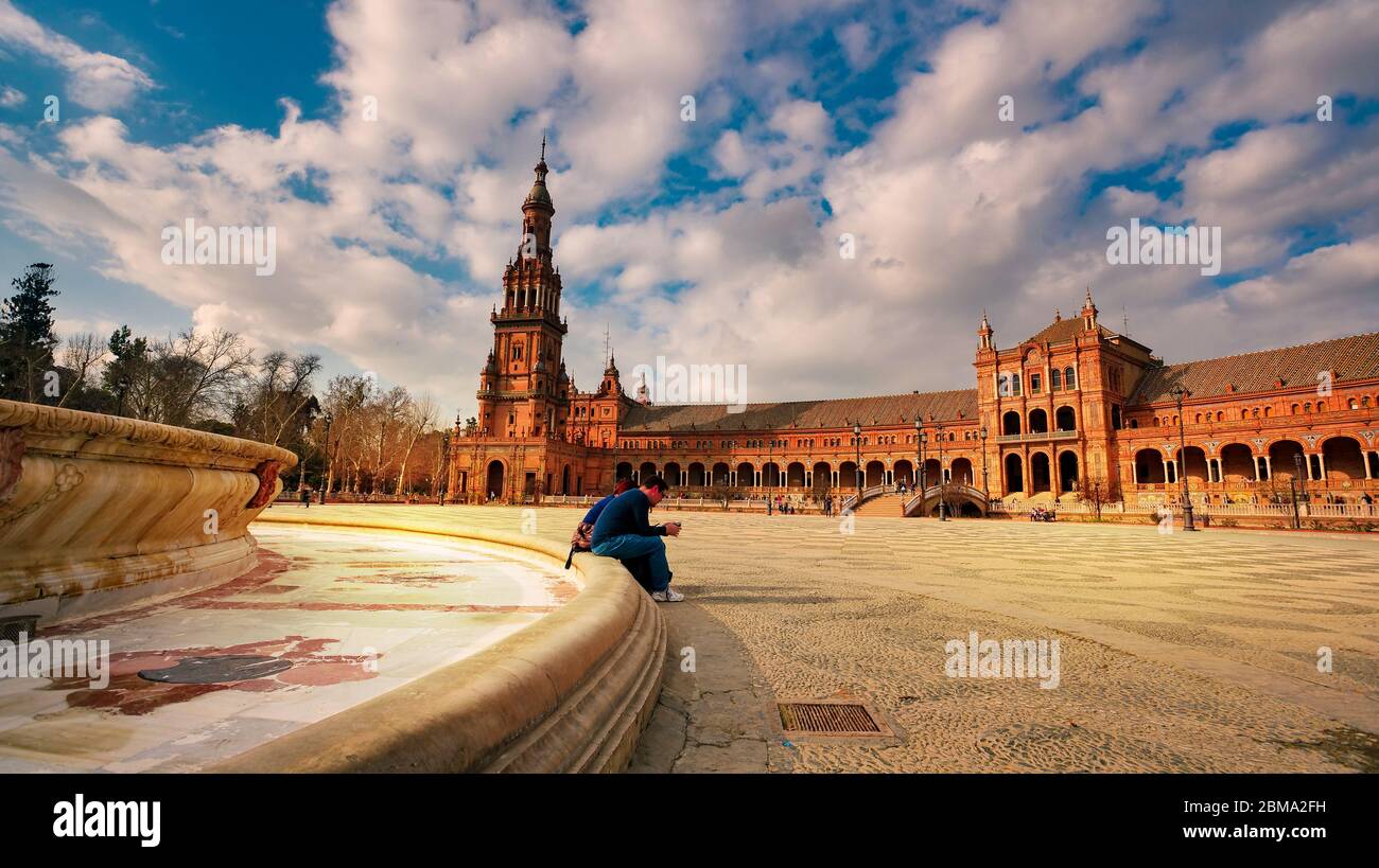 Siviglia, Spagna - 10 Febbraio 2020 : Plaza de Espana Spagna Piazza architettura nella bella Siviglia Spagna Centro Foto Stock